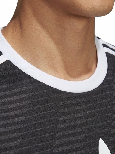OPUS-Collar Detail